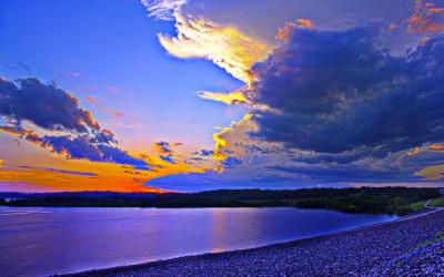 编码余烬，终端熄灭：脚本的阴间美学
